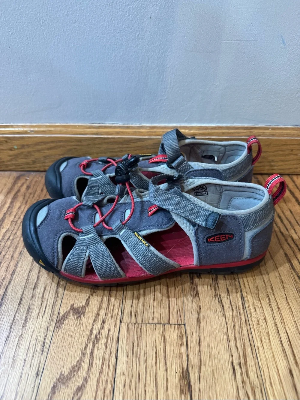 KEEN Seacamp II CNX Magnet/Racing Red Sandals - Youth Size 6